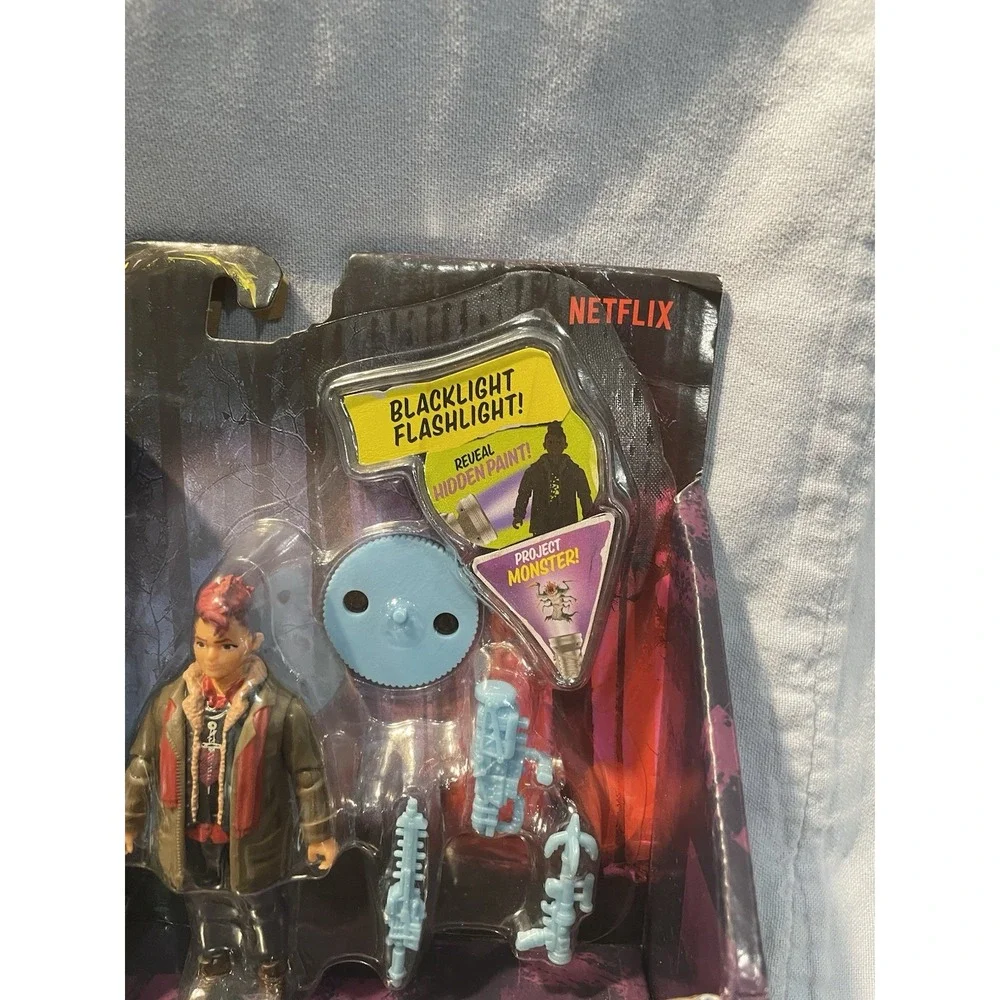 NEW Netflix Stranger Things Tales from '85 Flashlight Nikki Baxter & Accessories